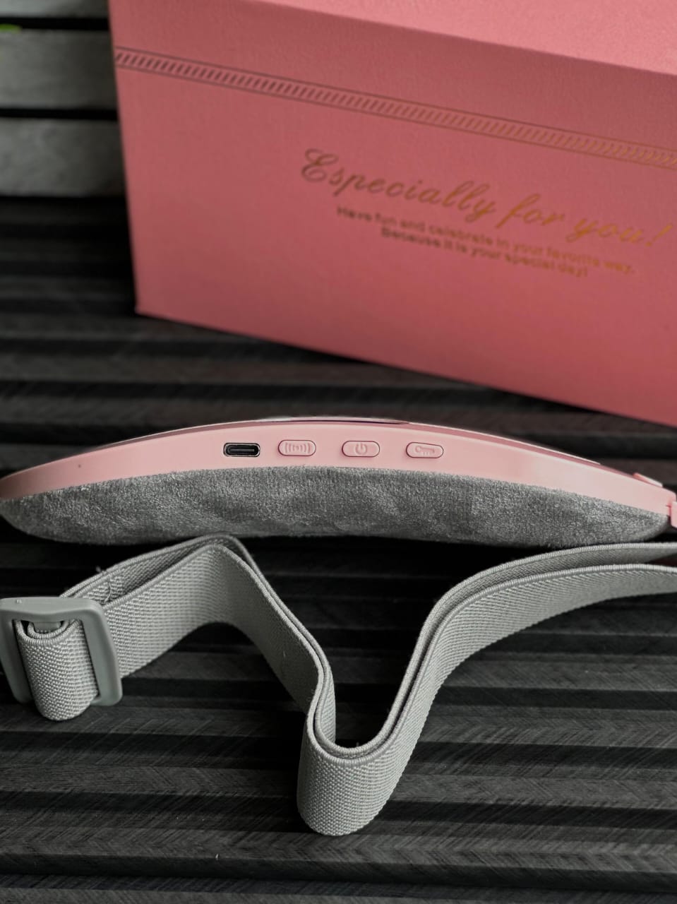 Electric cordless heating pad