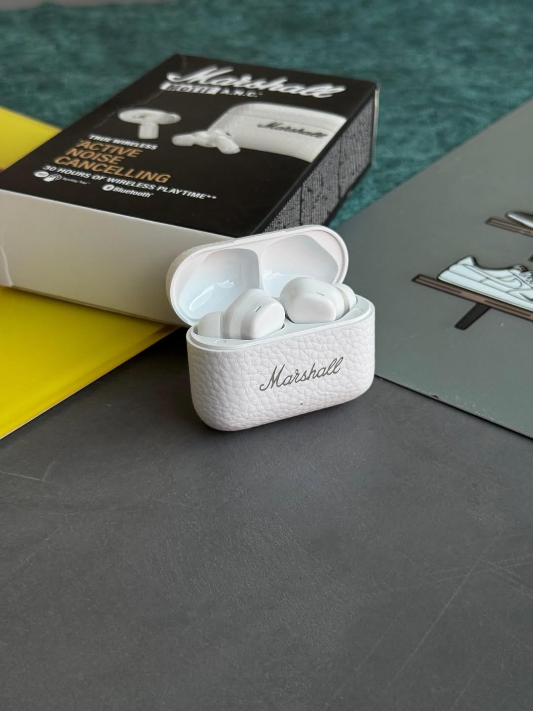 Marshall Premium Wireless Earbuds – White Edition