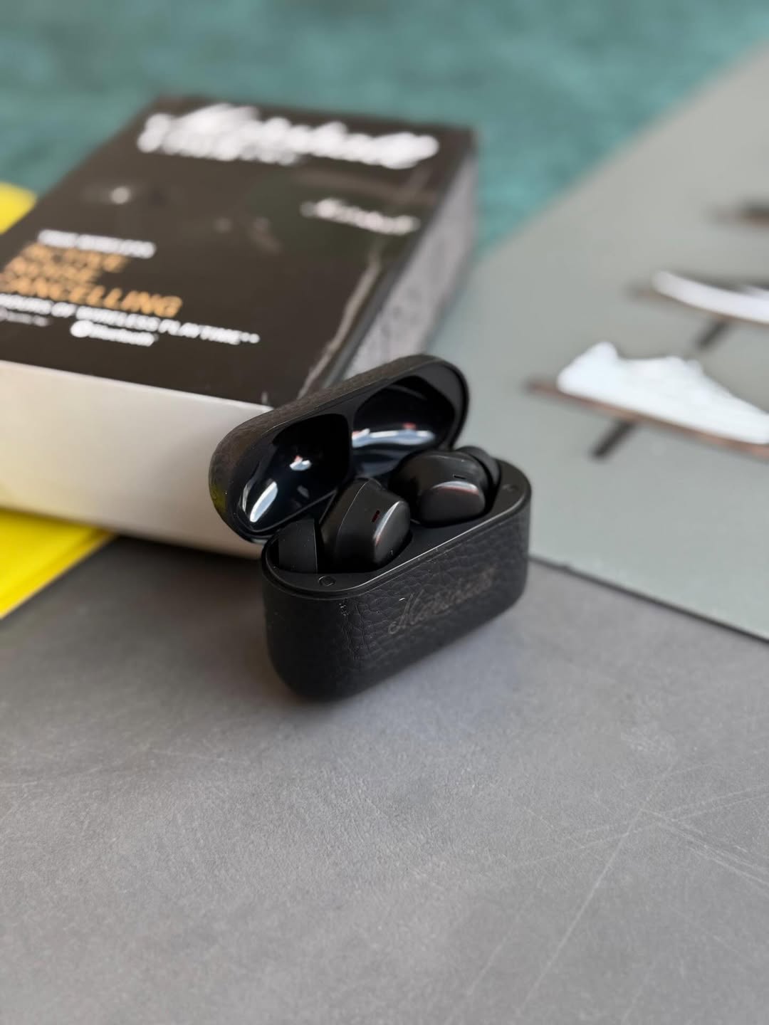 Marshall Premium Wireless Earbuds – White Edition